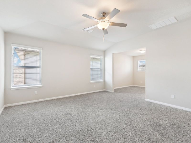 Spacious, unfurnished interior of a new home in Big Sky Ranch - Reserve Collection, Dripping Springs (Image 13).