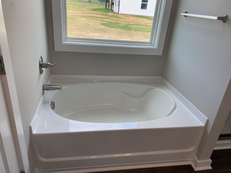 Representative interior finishes for a home built from the Taft by Foundation Home Builders LLC in Old Hickory Crossing, Mocksville (Image 12).