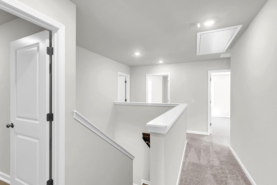 Spacious, unfurnished interior of a new home in Central Creek, Goose Creek (Image 20).