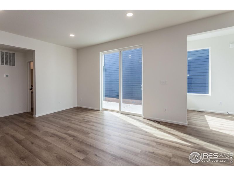 DINING ROOM DINING ROOM