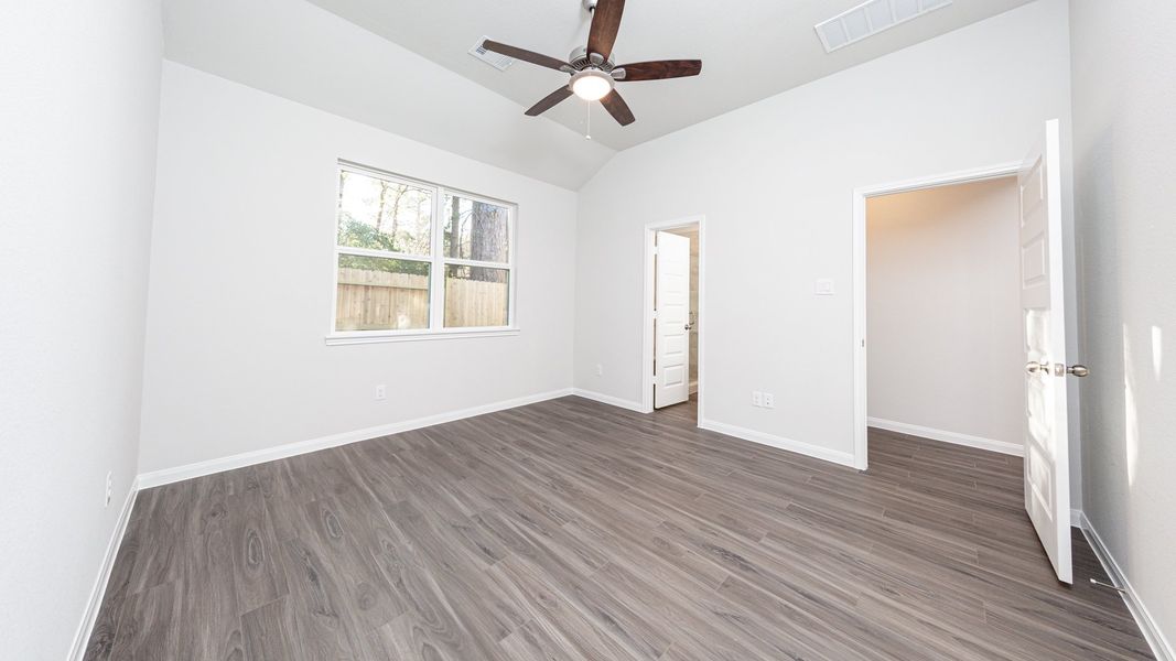 Representative unfurnished interior of a home built from the The Bronte - Walden on Lake Conroe by Legend Homes in Lake Conroe Area Homes, Montgomery (Image 13).
