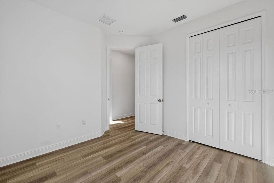 Spacious, unfurnished interior of a new home in Lakes of Mount Dora, Mount Dora (Image 32).