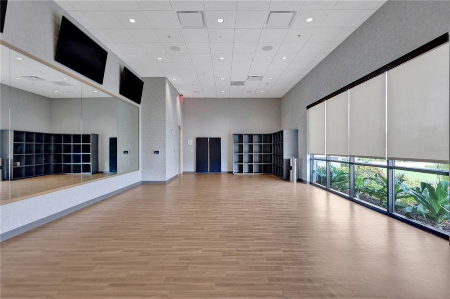Spacious, unfurnished interior of a new home in , Winter Garden (Image 21).