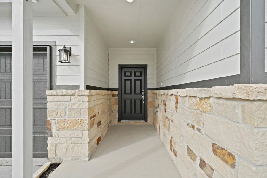 Exterior details and patio area of a home in Granger Pines, Conroe (Image 4).