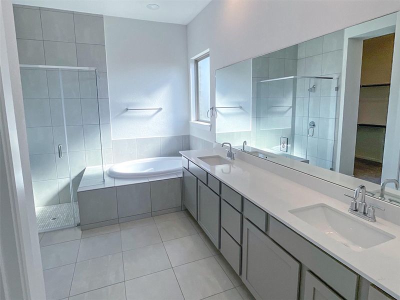 Furnished interior view inside a new home in Canterra Creek  60', Rosharon (Image 8).