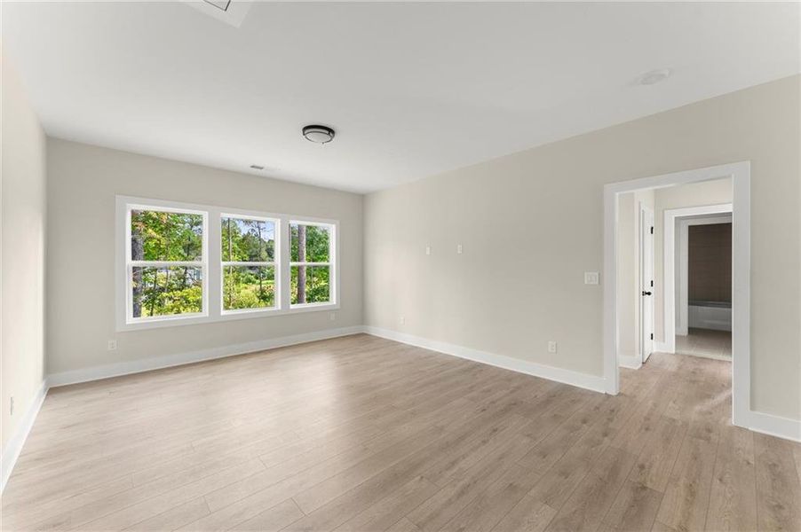 Spacious, unfurnished interior of a new home in Hillgrove Preserve, Powder Springs (Image 51).