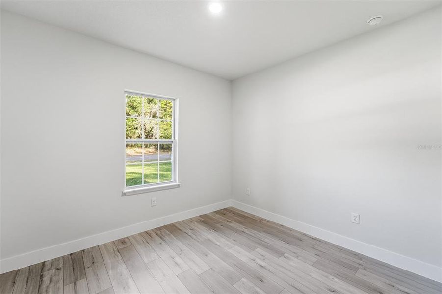 Spacious, unfurnished interior of a new home in , Citrus Springs (Image 14).