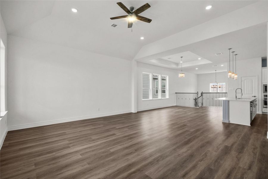 Spacious, unfurnished interior of a new home in , Texas City (Image 25).