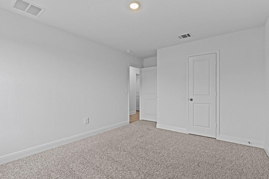 Spacious, unfurnished interior of a new home in Riverview, Georgetown (Image 30).
