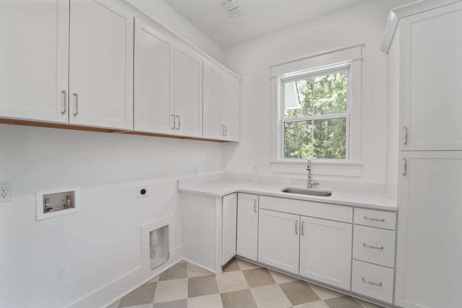 Furnished interior view inside a new home in , Hollywood (Image 57).