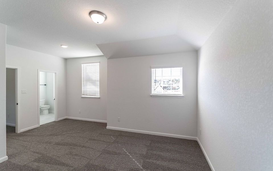 Spacious, unfurnished interior of a new home in Arcadia Ridge, San Antonio (Image 20).