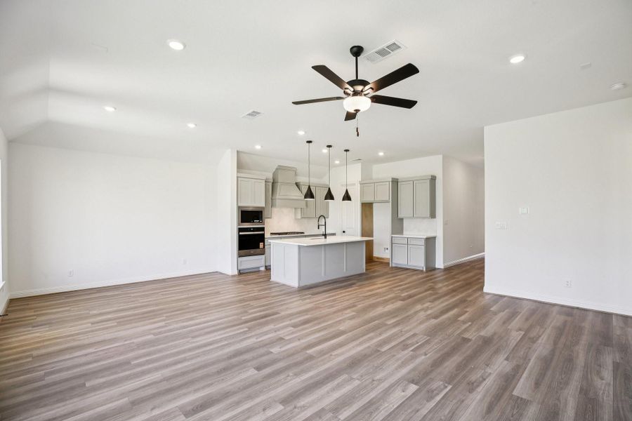 Spacious, unfurnished interior of a new home in Evergreen 50', Conroe (Image 17).