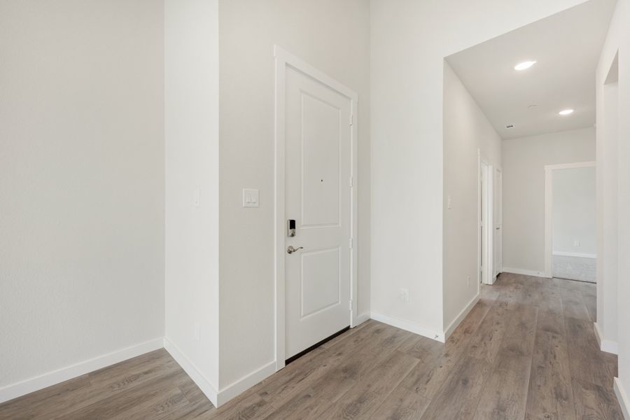 Spacious, unfurnished interior of a new home in Cottonwood Creek, Rowlett (Image 22).