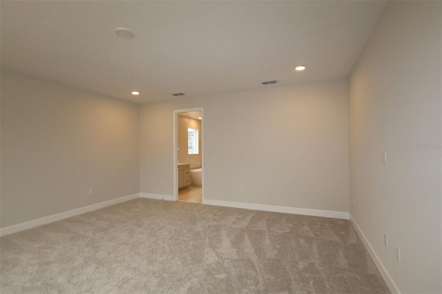 Spacious, unfurnished interior of a new home in Emerson Pointe, Apopka (Image 21).