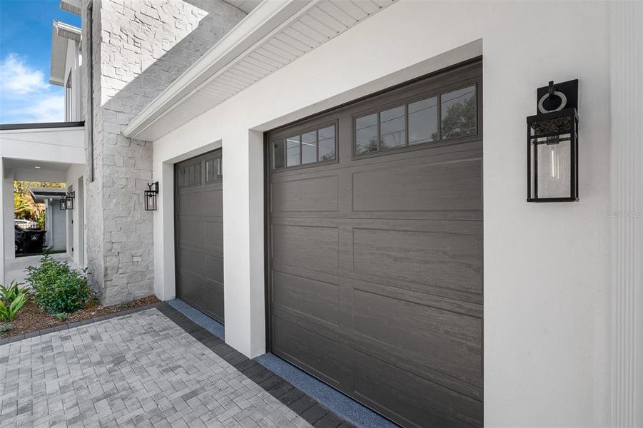 Exterior details and patio area of a home in College Park, Orlando (Image 26).