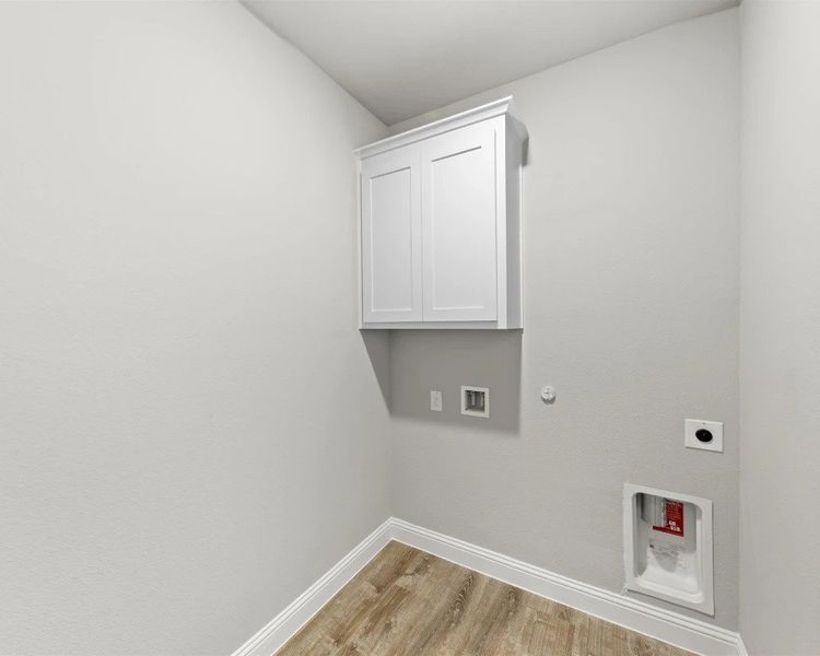 Representative furnished interior of a home built from the Nevada by BLUEHAVEN Homes in Lakepointe, Lavon (Image 8).