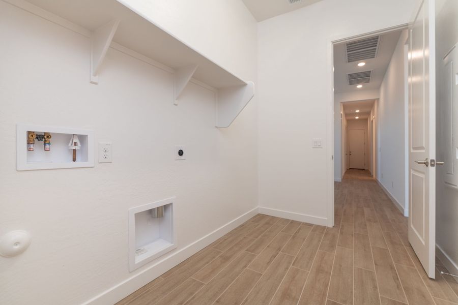 Spacious, unfurnished interior of a new home in Abel Ranch, Goodyear (Image 18). Spacious, unfurnished interior of a new home in Abel Ranch, Goodyear (Image 18).