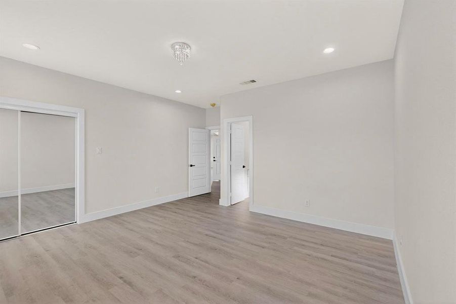 Spacious, unfurnished interior of a new home in , Kaufman (Image 23).