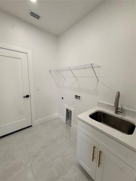 Spacious, unfurnished interior of a new home in , Tampa (Image 17).