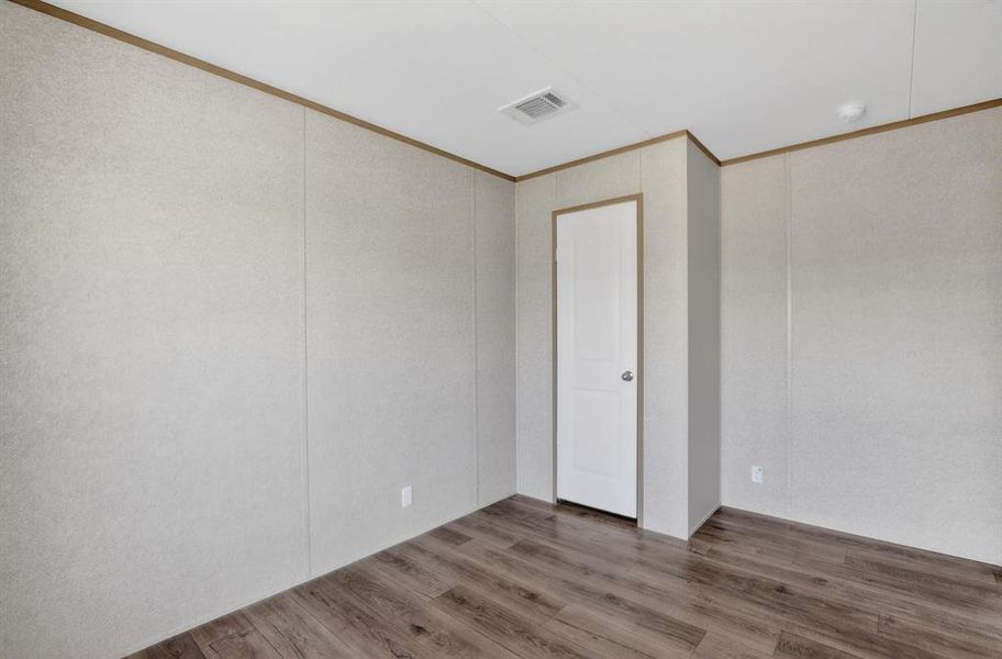 Spacious, unfurnished interior of a new home in , Aurora (Image 34).