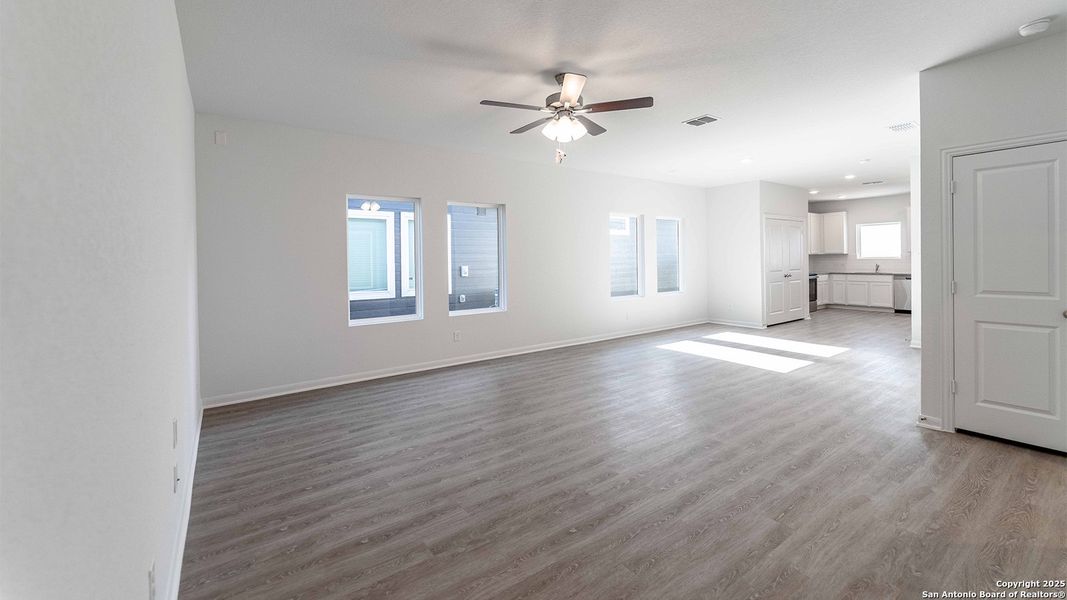 Spacious, unfurnished interior of a new home in Katzer Ranch, Converse (Image 5).