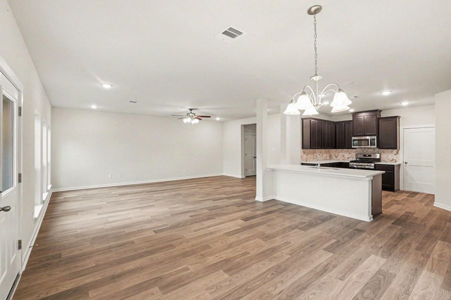 Spacious, unfurnished interior of a new home in Canyon Creek, Conroe (Image 18). Spacious, unfurnished interior of a new home in Canyon Creek, Conroe (Image 18).
