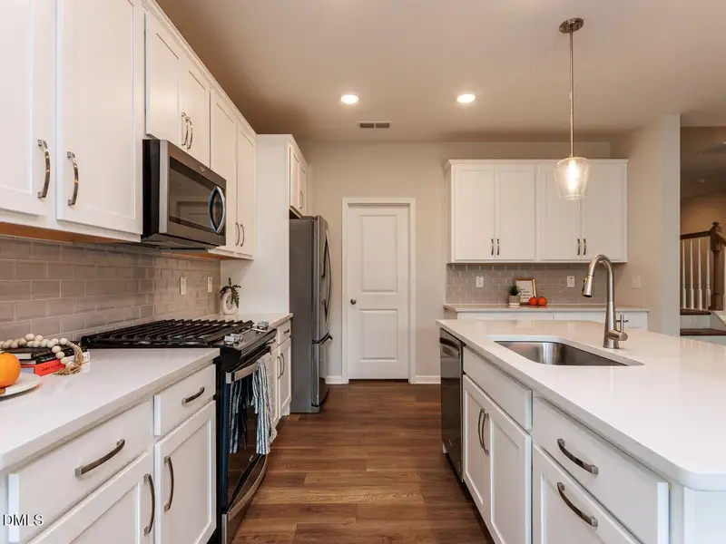 012-1280x960-kitchen