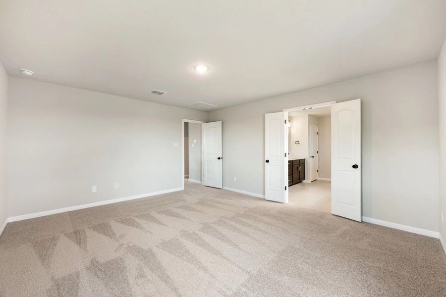 Spacious, unfurnished interior of a new home in Patterson Ranch, Georgetown (Image 34).