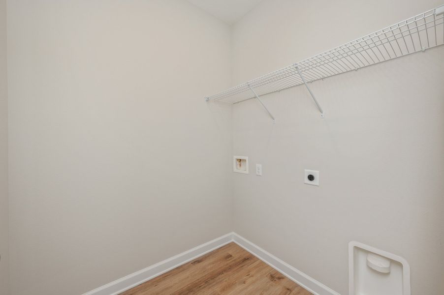 Spacious, unfurnished interior of a new home in Blossom Grove, Crestview (Image 12).