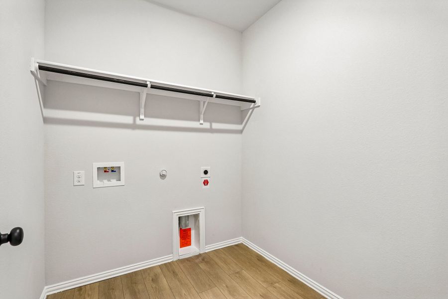 Spacious, unfurnished interior of a new home in Rolling Ridge, Van Alstyne (Image 13).
