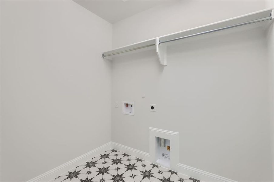 Washroom with washer hookup, hookup for an electric dryer, and gas dryer hookup