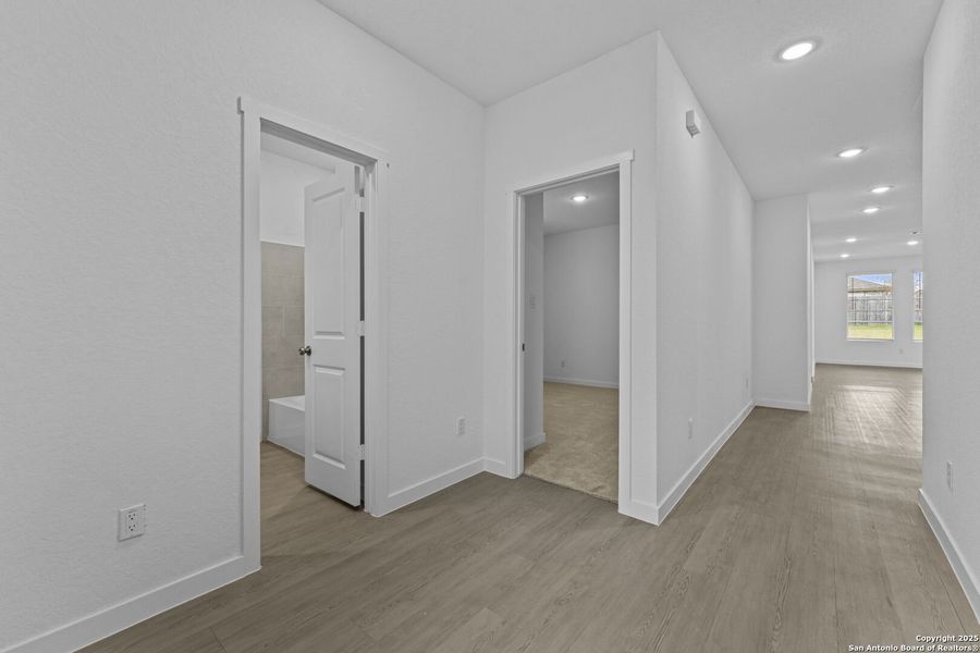 Spacious, unfurnished interior of a new home in Guadalupe Heights, Seguin (Image 10).