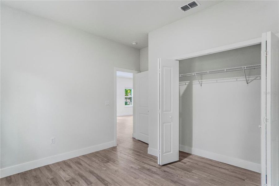 Spacious, unfurnished interior of a new home in , Citrus Springs (Image 30).