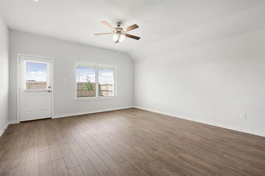 Spacious, unfurnished interior of a new home in Rocky Creek Crossing, Fort Worth (Image 20). Spacious, unfurnished interior of a new home in Rocky Creek Crossing, Fort Worth (Image 20).