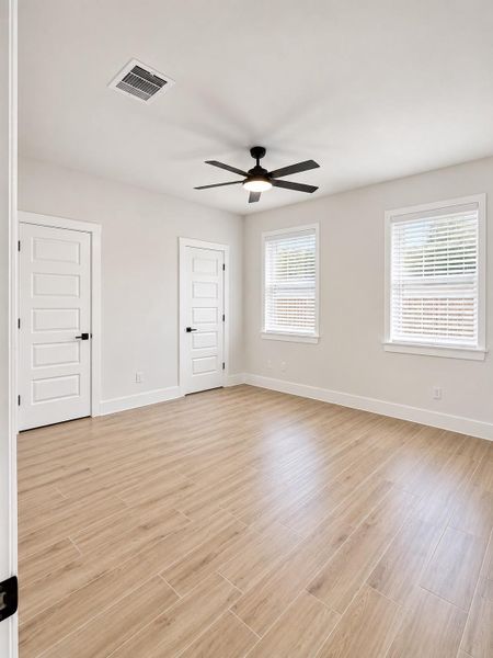 Spacious, unfurnished interior of a new home in , Baytown (Image 7).
