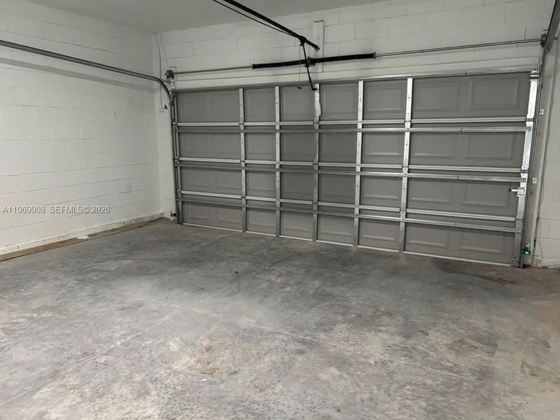 Spacious, unfurnished interior of a new home in , Ocala (Image 7).