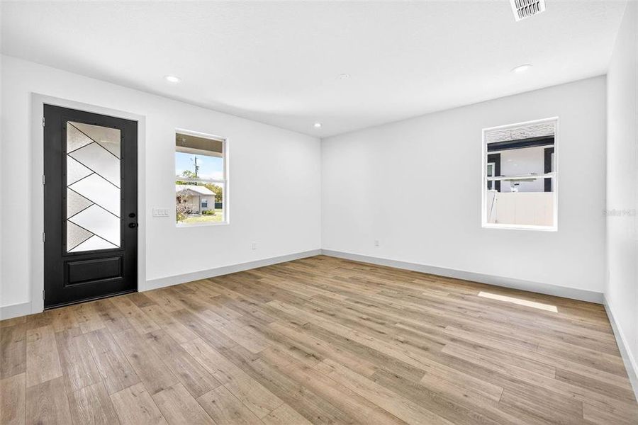 Spacious, unfurnished interior of a new home in , St. Petersburg (Image 21).