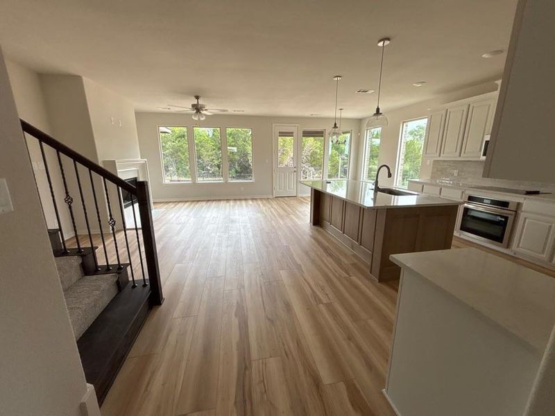 Spacious, unfurnished interior of a new home in Waterford Park, Weatherford (Image 14).