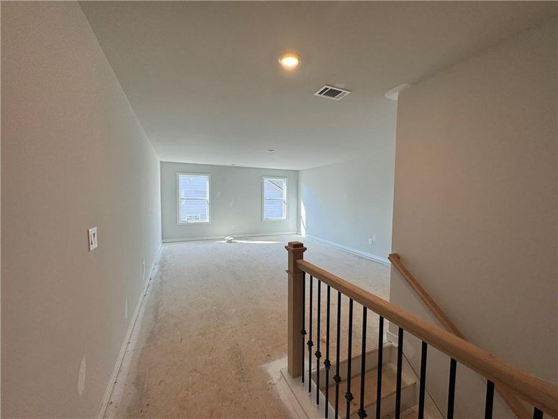 Spacious, unfurnished interior of a new home in Rosewood Lake Preserve, Hoschton (Image 7).