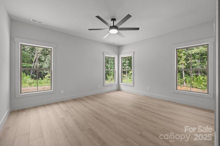 Spacious, unfurnished interior of a new home in , Richfield (Image 29).