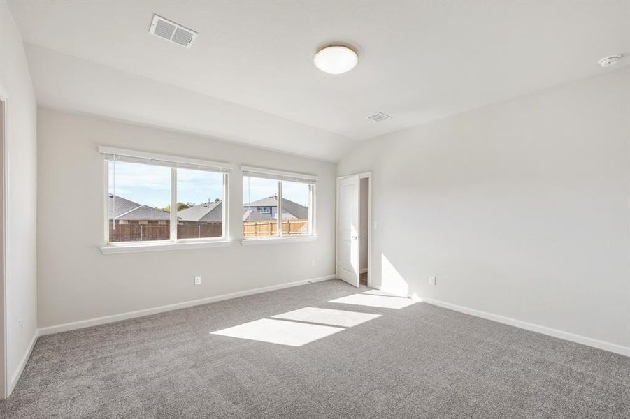 Spacious, unfurnished interior of a new home in Eagle Glen Elements, Alvarado (Image 33).