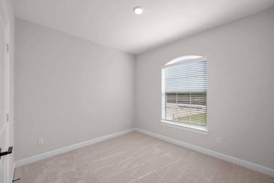 Spacious, unfurnished interior of a new home in Lago Mar, Texas City (Image 8).