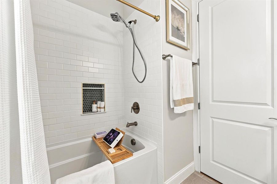 48 Bath3 Tub
