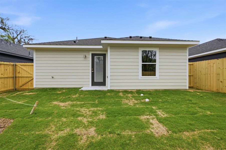 Exterior details and patio area of a home in , Sherman (Image 4).