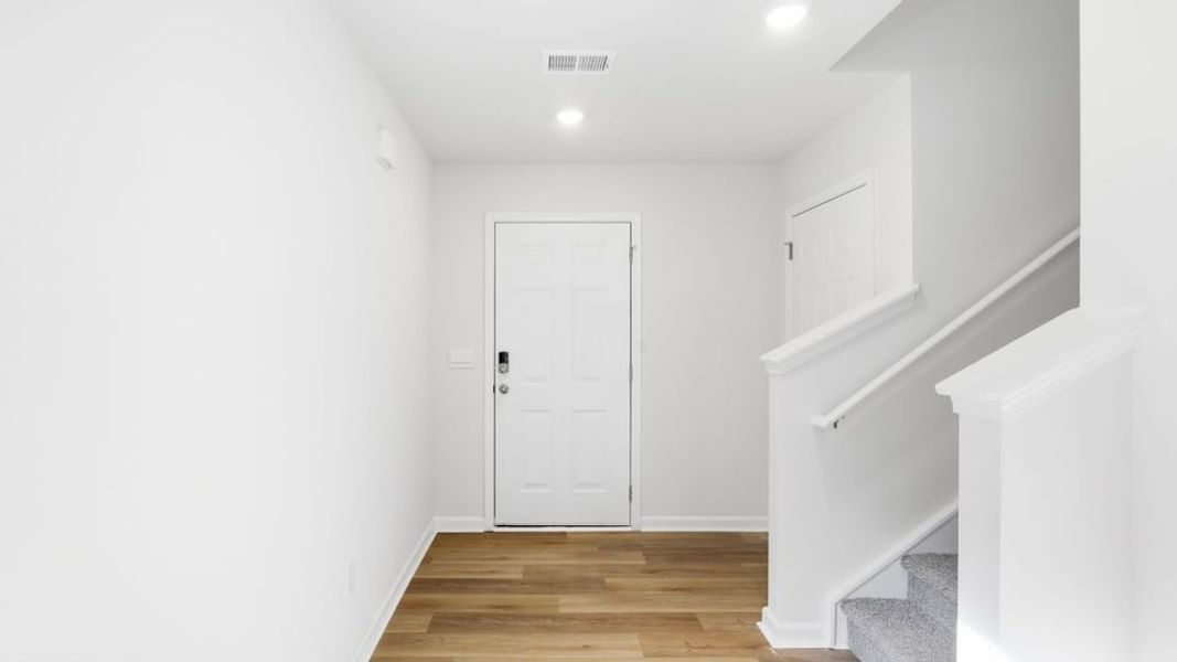 Spacious, unfurnished interior of a new home in Cloverdale Hills, Piedmont (Image 15).