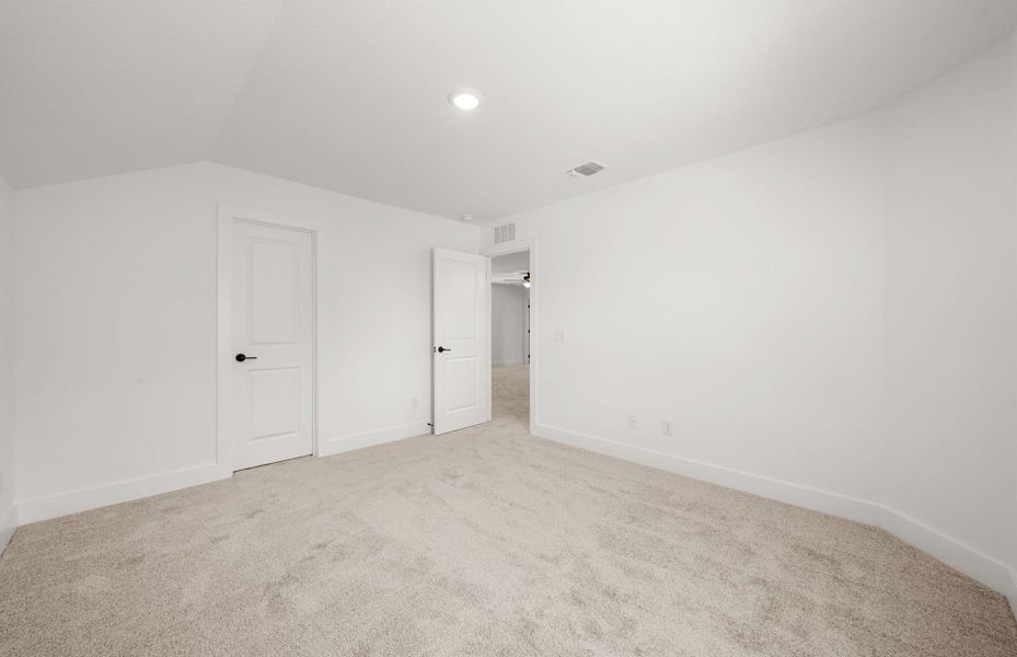 Spacious, unfurnished interior of a new home in Crosswinds, Kyle (Image 30).