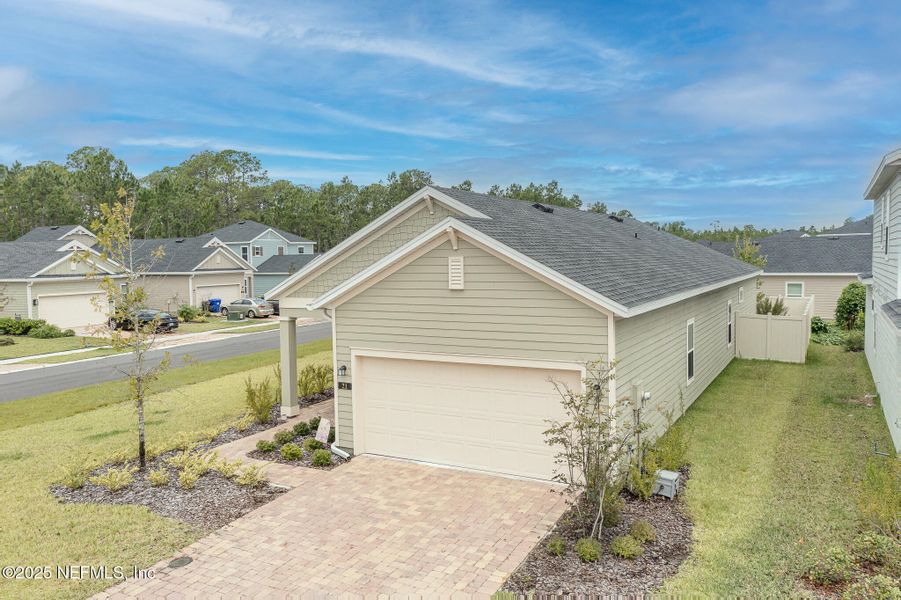 Exterior details and patio area of a home in St Augustine Lakes: St Augustine Lakes 40S, St. Augustine (Image 1).