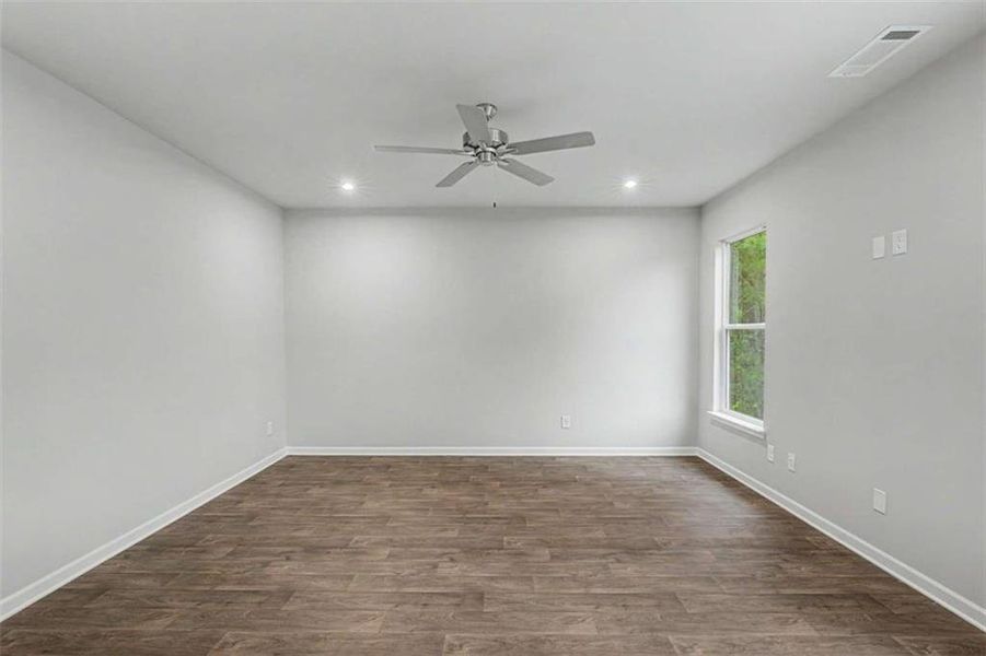 Spacious, unfurnished interior of a new home in The Reserve at Chapel Hill Phase II, Douglasville (Image 17).