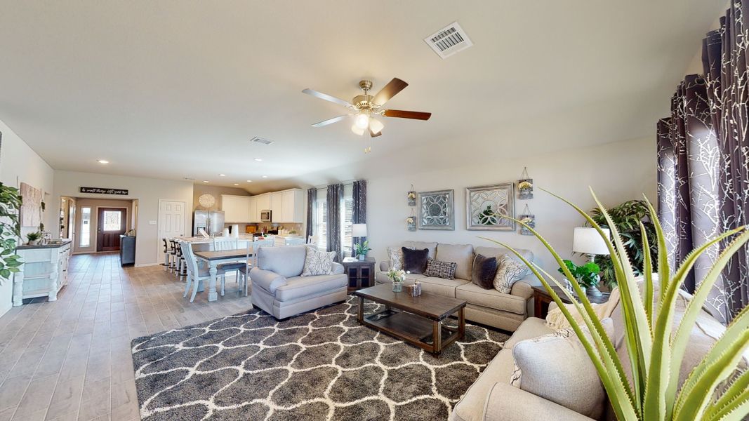 Representative furnished interior of a home built from the Floor Plan 2121 by Colina Homes in Grand Magnolia, Magnolia (Image 18). Representative furnished interior of a home built from the Floor Plan 2121 by Colina Homes in Grand Magnolia, Magnolia (Image 18).
