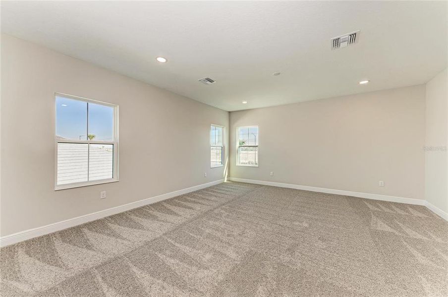 Spacious, unfurnished interior of a new home in Oakfield, Parrish (Image 25).